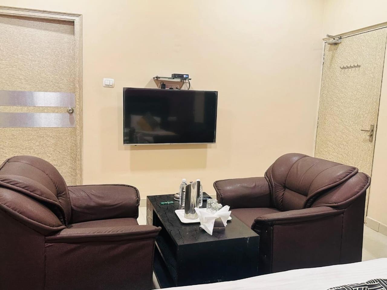 ורנאסי Hotel Deva Inn מראה חיצוני תמונה