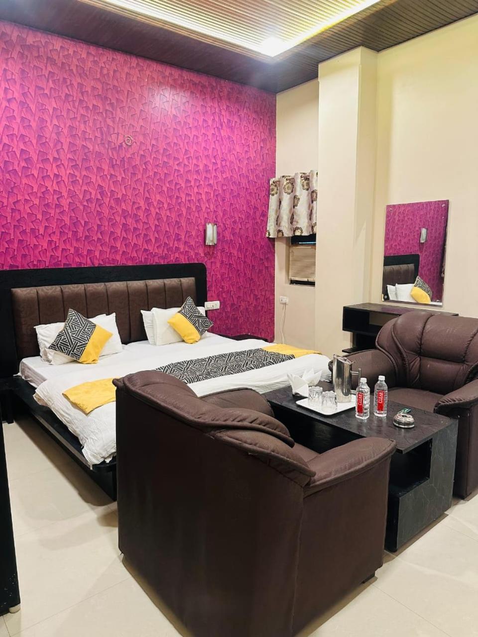 ורנאסי Hotel Deva Inn מראה חיצוני תמונה