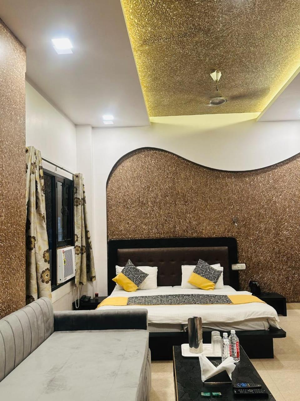 ורנאסי Hotel Deva Inn מראה חיצוני תמונה
