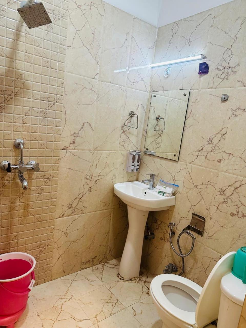 ורנאסי Hotel Deva Inn מראה חיצוני תמונה