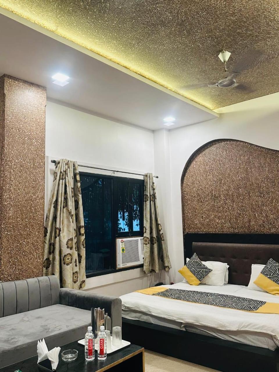 ורנאסי Hotel Deva Inn מראה חיצוני תמונה