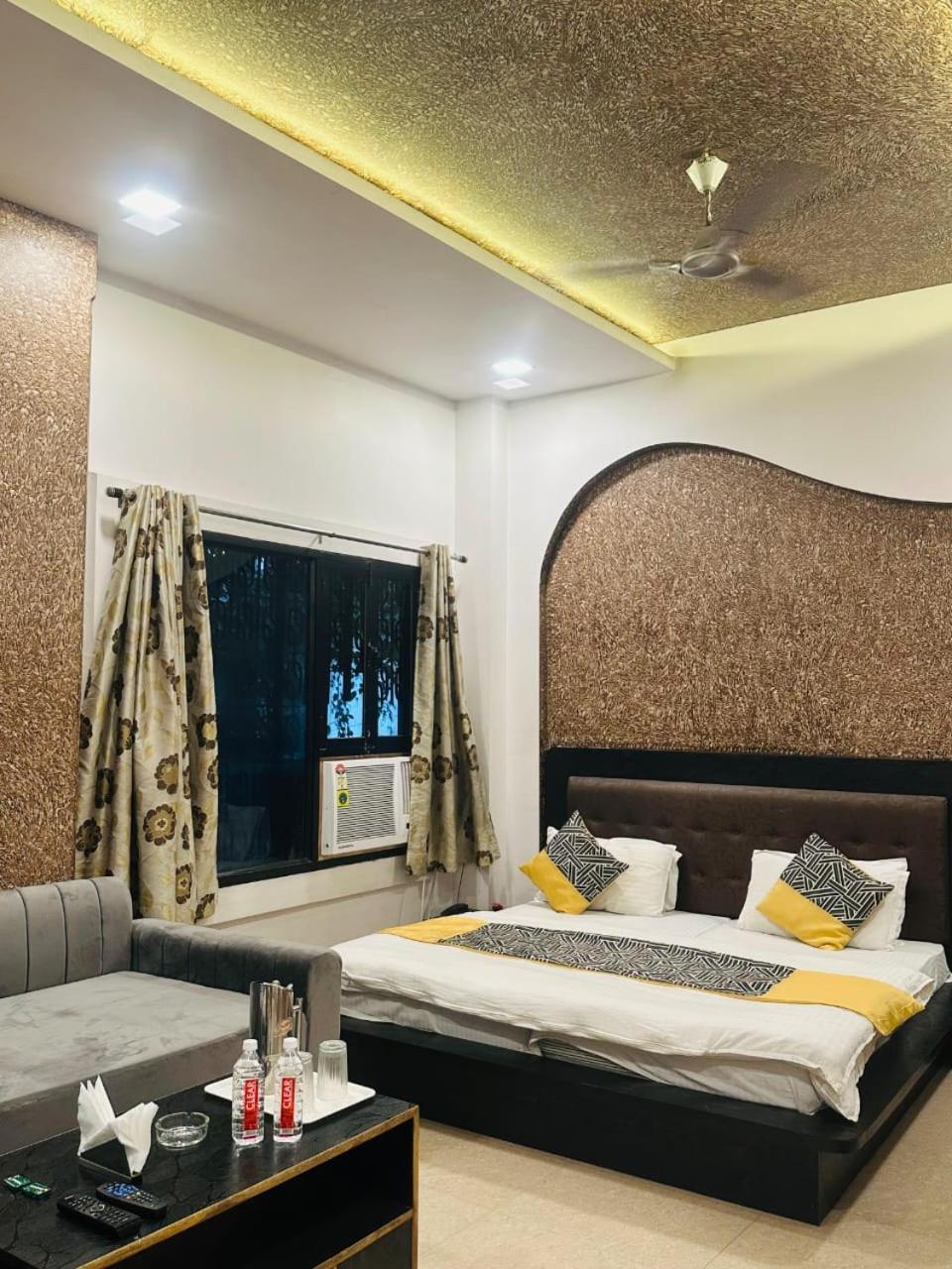 ורנאסי Hotel Deva Inn מראה חיצוני תמונה