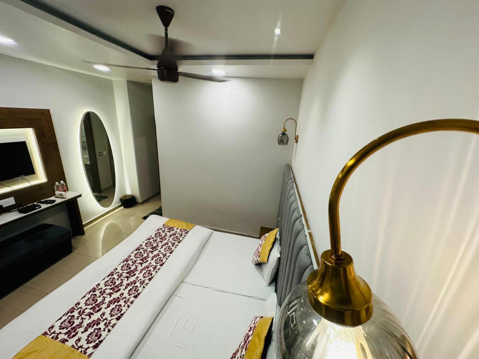 ורנאסי Hotel Deva Inn מראה חיצוני תמונה