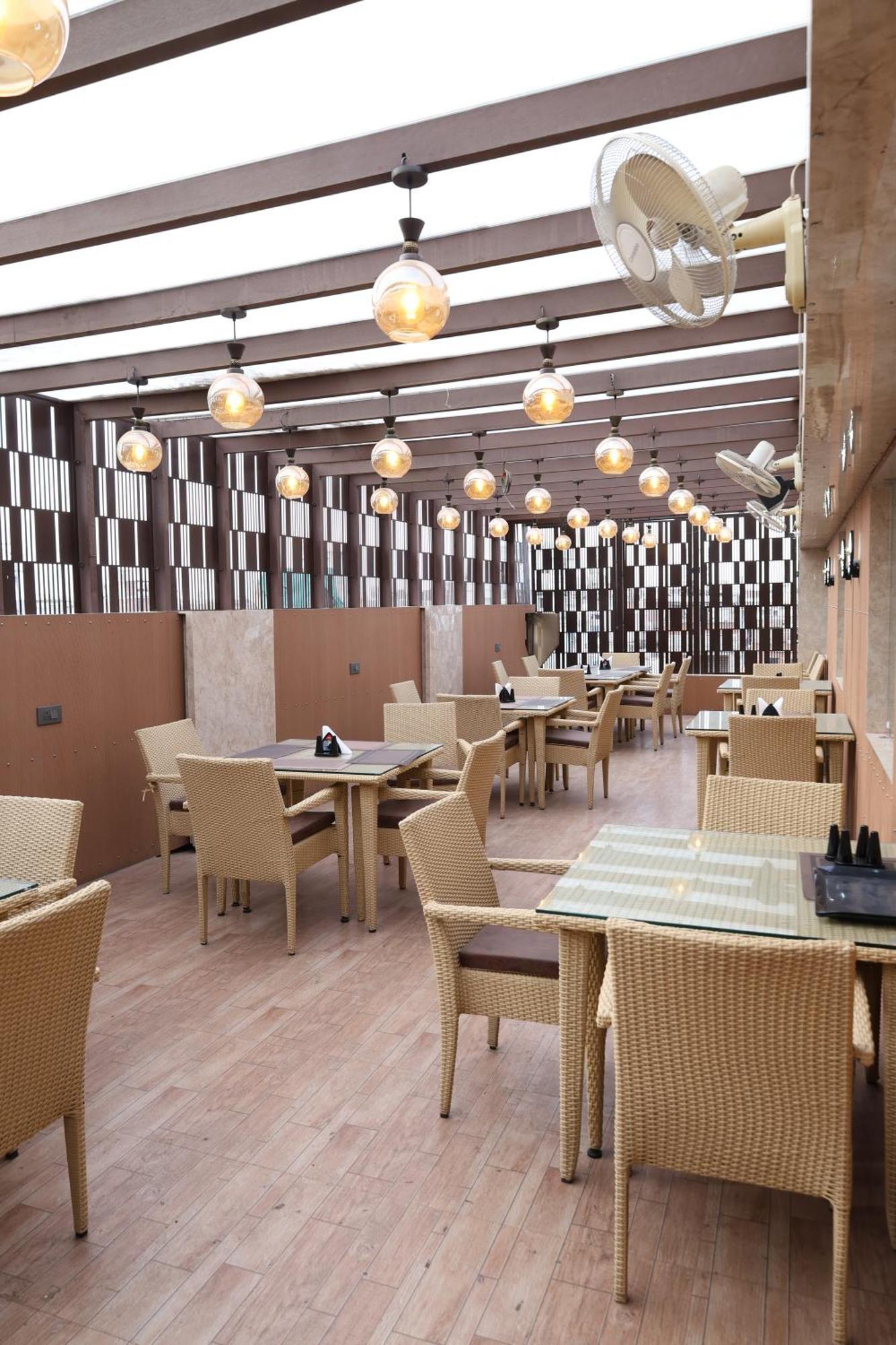 ורנאסי Hotel Deva Inn מראה חיצוני תמונה