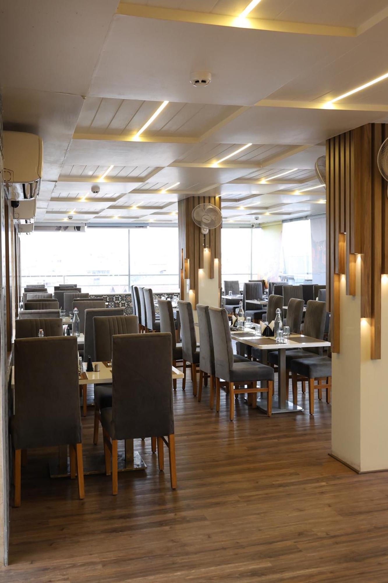ורנאסי Hotel Deva Inn מראה חיצוני תמונה