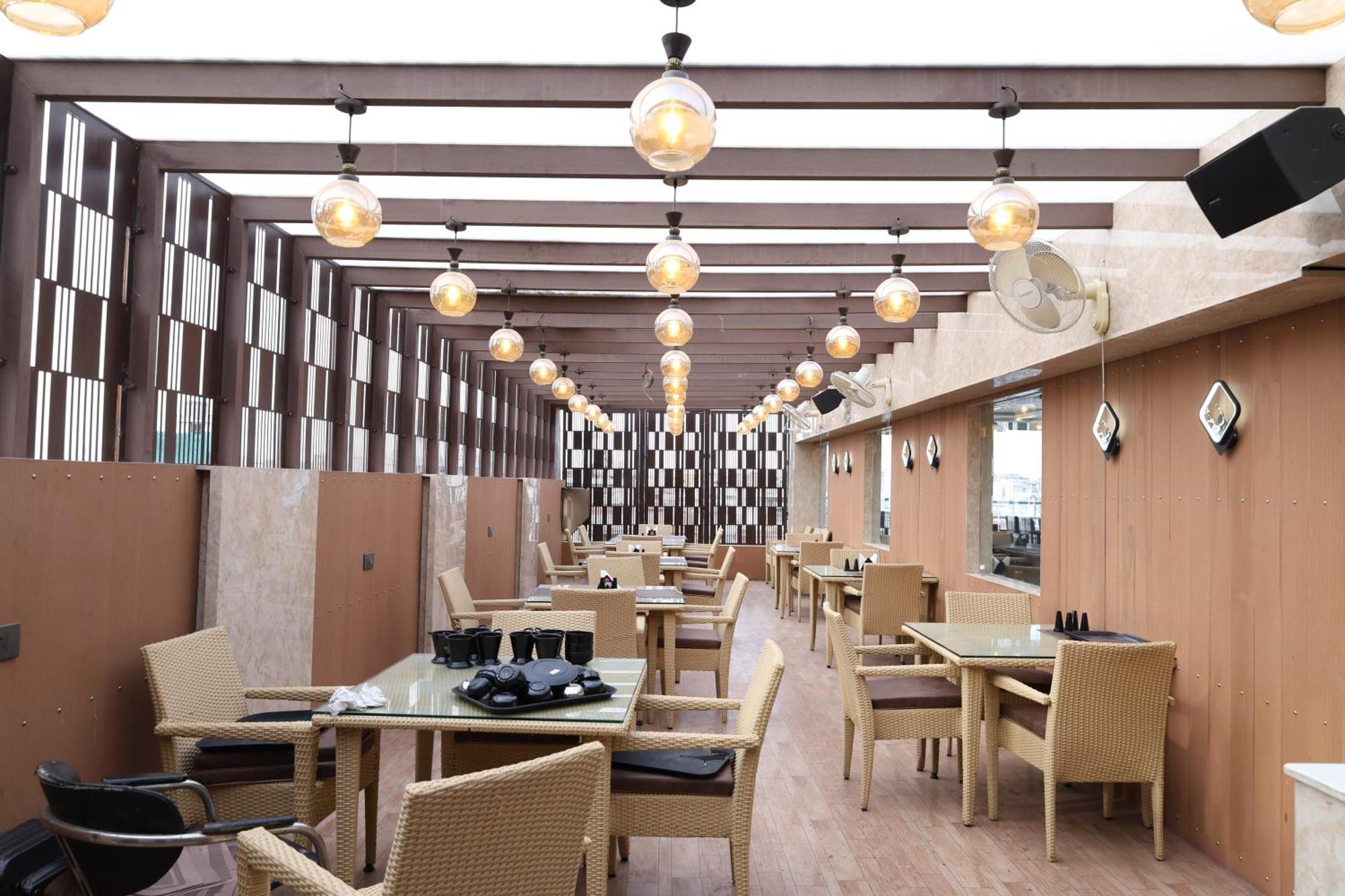 ורנאסי Hotel Deva Inn מראה חיצוני תמונה