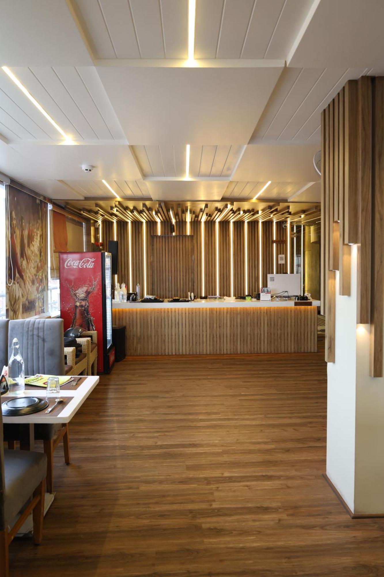 ורנאסי Hotel Deva Inn מראה חיצוני תמונה