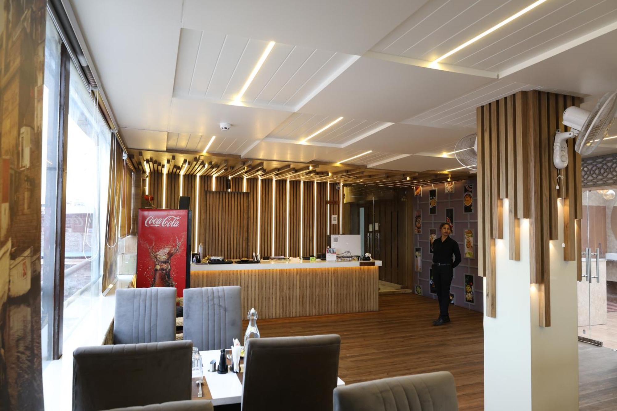 ורנאסי Hotel Deva Inn מראה חיצוני תמונה