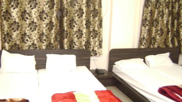 ורנאסי Hotel Deva Inn מראה חיצוני תמונה